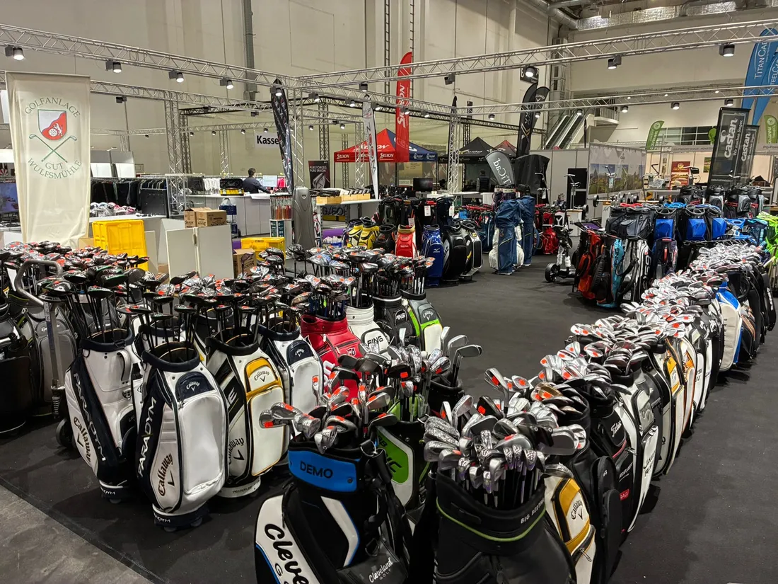 Golfschläger-Verkauf am Stand auf der Hanse Golf
